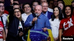 ბრაზილიის მოქმედი პრეზიდენტი ლულა და სილვა მხარდამჭერებს სან-პაულუდან მიმართავს 2026 წლის 25 ოქტომბერს ჩატარებული საპრეზიდენტო არჩევნების მეორე ტურში გამარჯვებულად გამოცხადების შემდეგ.