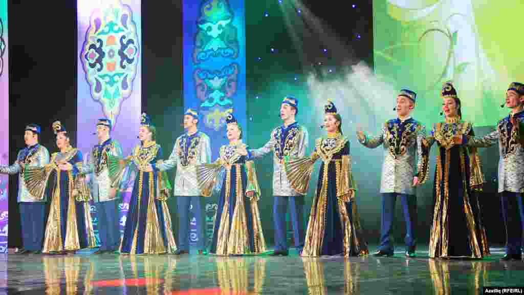 "Агыйдел" ансамбле чыгышы