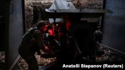 Українські військові ведуть вогонь на Харківщині, архівне фото