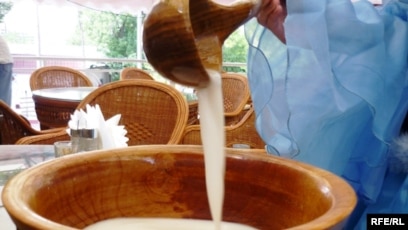 Қоғамдық моншадағы жалаңаш қыздар ru