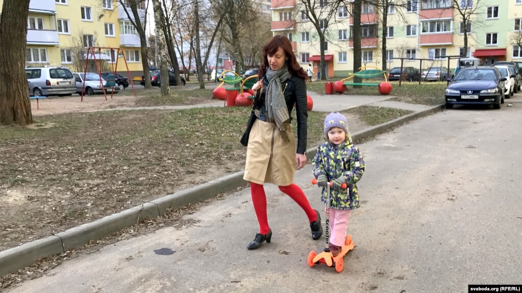 Кася Васільева і Кіра Васільева ідуць у дзіцячы садок
