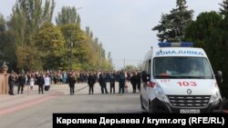 У Керчі прощаються із загиблими внаслідок нападу в коледжі, 19 жовтня 2018 року