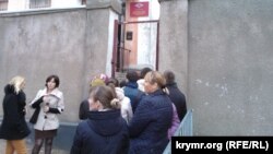 Очередь в отделение ФМС в Симферополе. 19 ноября 2014 года.