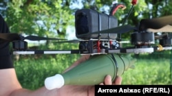 Російський FPV-дрон з макетом боєприпасу