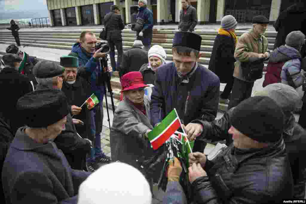 Роздача прапорів Татарстану