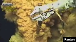 A video grab shows a robotic arm using a wrench during the "top kill" procedure aimed at stopping the flow of oil from BP's "Deepwater Horizon" oil well on May 27.