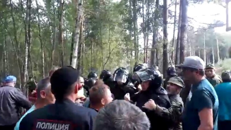Уапсени демонстранти на протести против изградба на депонија кај Москва 