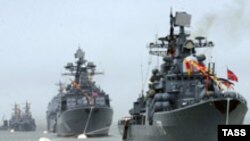 Русија – Воена морнарица – Бродови од Пацифичката флота за време на прославата на Денот на морнарицата, 31 јули 2005 година