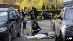 პოლიციის ექსპერტები ტერაქტის ადგილზე. კიევი, 18 აპრილი, 2026. 