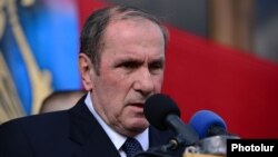 Armenia - Opposition leader Levon Ter-Petrosian addresses supporters rallying in Yerevan's Liberty Square, 1Mar2015.