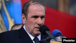 Armenia - Opposition leader Levon Ter-Petrosian addresses supporters rallying in Yerevan's Liberty Square, 1Mar2015.