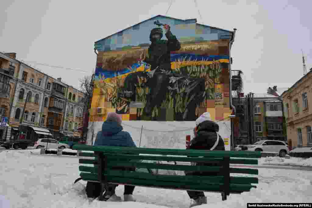 У 2023 році в Києві відкрили мурал на честь «Запорізького месника», військовослужбовця ЗСУ, який збив 7 російських літаків із ПЗРК «Ігла» в Запорізькій області з початку повномасштабного вторгнення РФ в Україну. Його автори: Олена Нойна та Віталій Гідеван