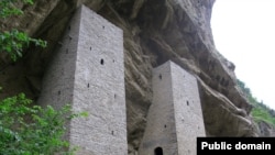 Боевые башни (Чеченская Республика, Урус-Мартан, село Ушкалой)