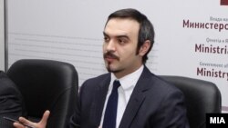 Министерот за економија Ваљон Сарачини 