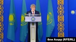 Ақтөбе облысныың әкімі Бердібек Сапарбаев халыққа есеп беру кездесуінде. Ақтөбе, 22 ақпан 2017 жыл.