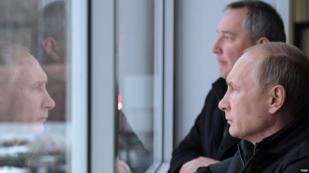 Глава Роскосмоса Дмитрий Рогозин и Владимир Путин