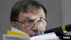 ვასილი აქსიონოვი