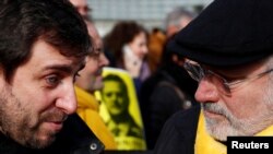 لوئیس پوییگ (راست) و تونی کومین