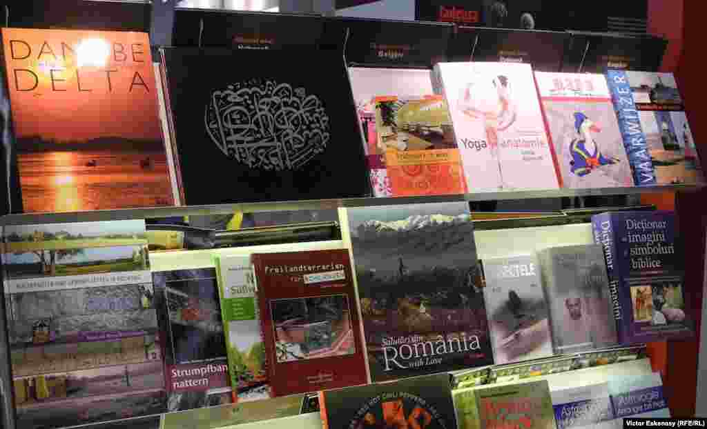 Despre Rom&acirc;nia la... vecini (standul Ungariei).