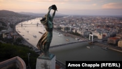 Статуя Свободы над Будапештом.