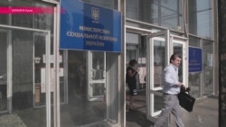 Украина: переселенцев лишили пособий, пока чиновники ищут «мертвые души» (видео)
