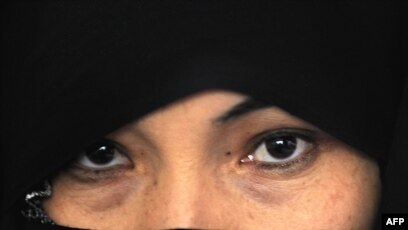 Хатшының үстелінің астындағы порно Брижит Бардомен үйдегі порно видео