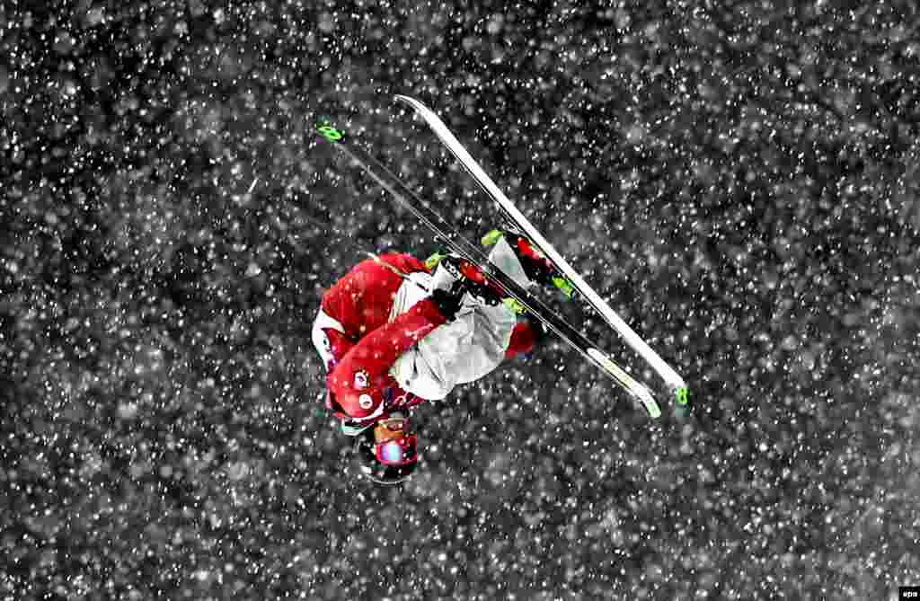 James Machon of Great Britain in action during the men's freestyle-skiing halfpipe qualification. (epa/Sergei Ilnitsky)