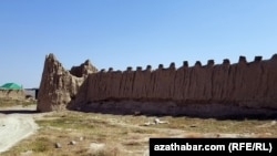 Bäherdeniň etegindäki Şähryslam orta asyr şäher-galasy