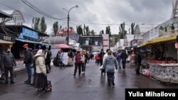 Piața Centrală de la Chișinău, în ziua redeschiderii.