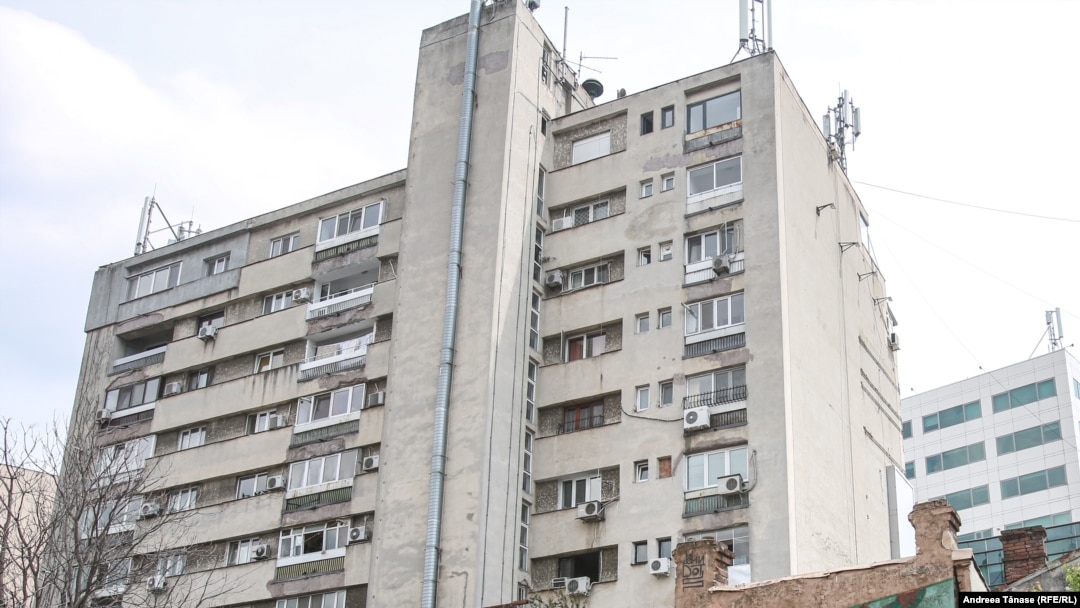 Sistemul centralizat de termoficare din București este învechit și marcat de avarii și pierderi.