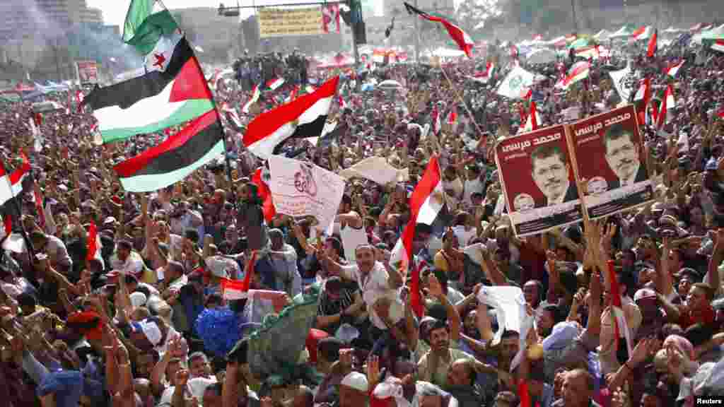 Egypt -- Supporters of Muslim Brotherhood's presidential candidate Muhammad Morsi celebrate his victory in the election on Tahrir Square in Cairo, 24Jun2012