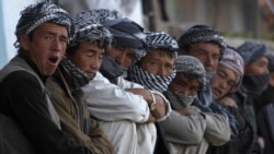 جوانان کارگر به دنبال کار در کابل