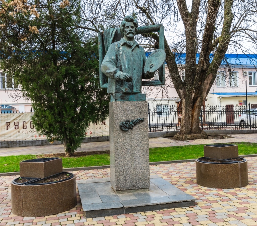 Кубань, місто Краснодар. Пам’ятник художнику-живописцеві Іллі Рєпіну (Ріпину), уродженцю слободи Осинівка (біля міста Чугуєва на Харківщині)