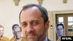 Правозащитнику и журналисту Александру Подрабинеку угрожают из-за статьи