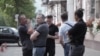 До посольства Італії в Києві прийшли друзі та побратими затриманого бійця (відео)