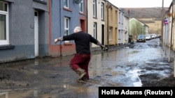 Бороондон кийинки суу ташкын. Архивдеги сүрөт.