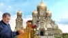 Сергей Шойгу и православный храм в парке "Патриот", коллаж