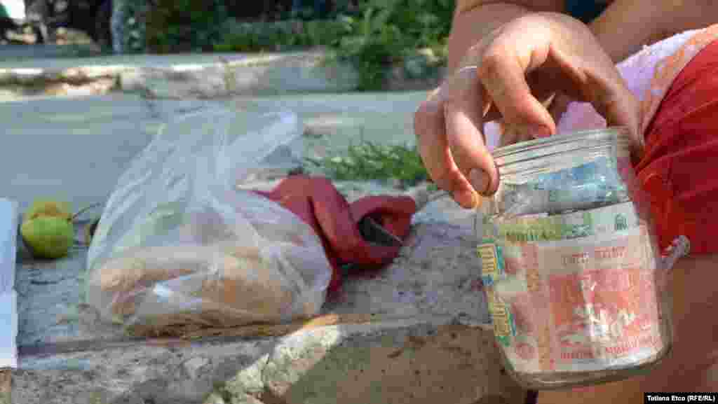 Moldova - central market, nuts, money, lei, Chisinau