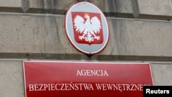 Агенцтва ўнутранай бясьпекі Польшчы, шыльда на будынку