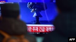 شهروندان کره جنوبی در حال تماشای گزارشی در مورد آزمایش همسایه شمالی هستند