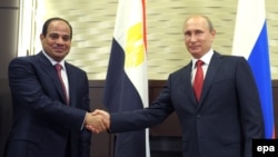 Президент Египта Абдель Фаттах ас-Сиси (слева) и президент России Владимир Путин.