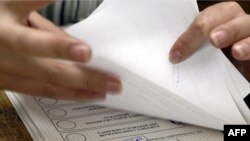 Подсчет бюллетеней на избирательном участке в Кишиневе, 30 июля 2009