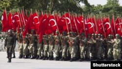 Турецкая армия отмечает свой День победы (30 августа) на Ипподроме в Анкаре