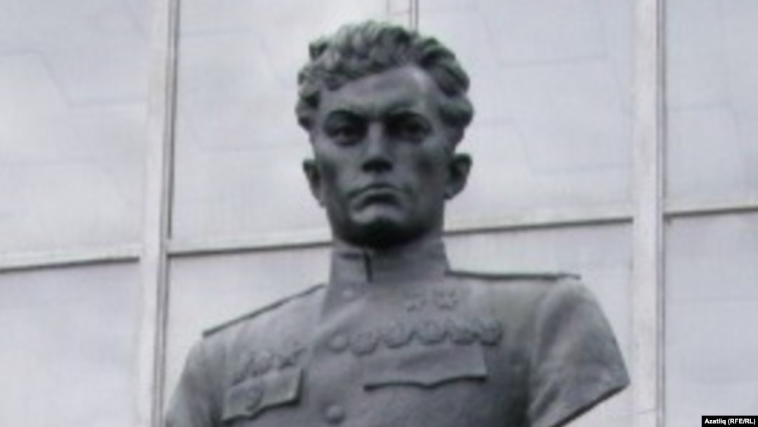 Алупкада Әмәт-Хан Солтан һәйкәле