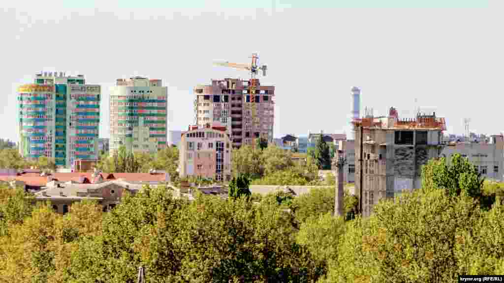 Вид з оглядового майданчика на вул. Студентській