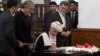 Presidenti afgan nënshkruan marrëveshjen e paqes me grupin militant