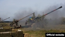 Стрельба из пушек в зоне конфликта на востоке Украины. Иллюстративное фото. 