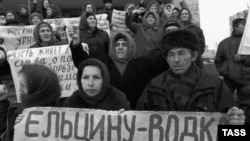 Митинг сторонников генерала Дудаева в Грозном, 13 декабря 1995 года