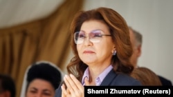Дарига Назарбаева, старшая дочь бывшего президента Казахстана Нурсултана Назарбаева, занимающая с 20 марта 2019 года пост спикера сената парламента. 