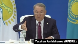 "Нұр Отан" партиясының төрағасы Нұрсұлтан Назарбаев партия жиынында отыр. Нұр-Сұлтан, 21 тамыз 2019 жыл.